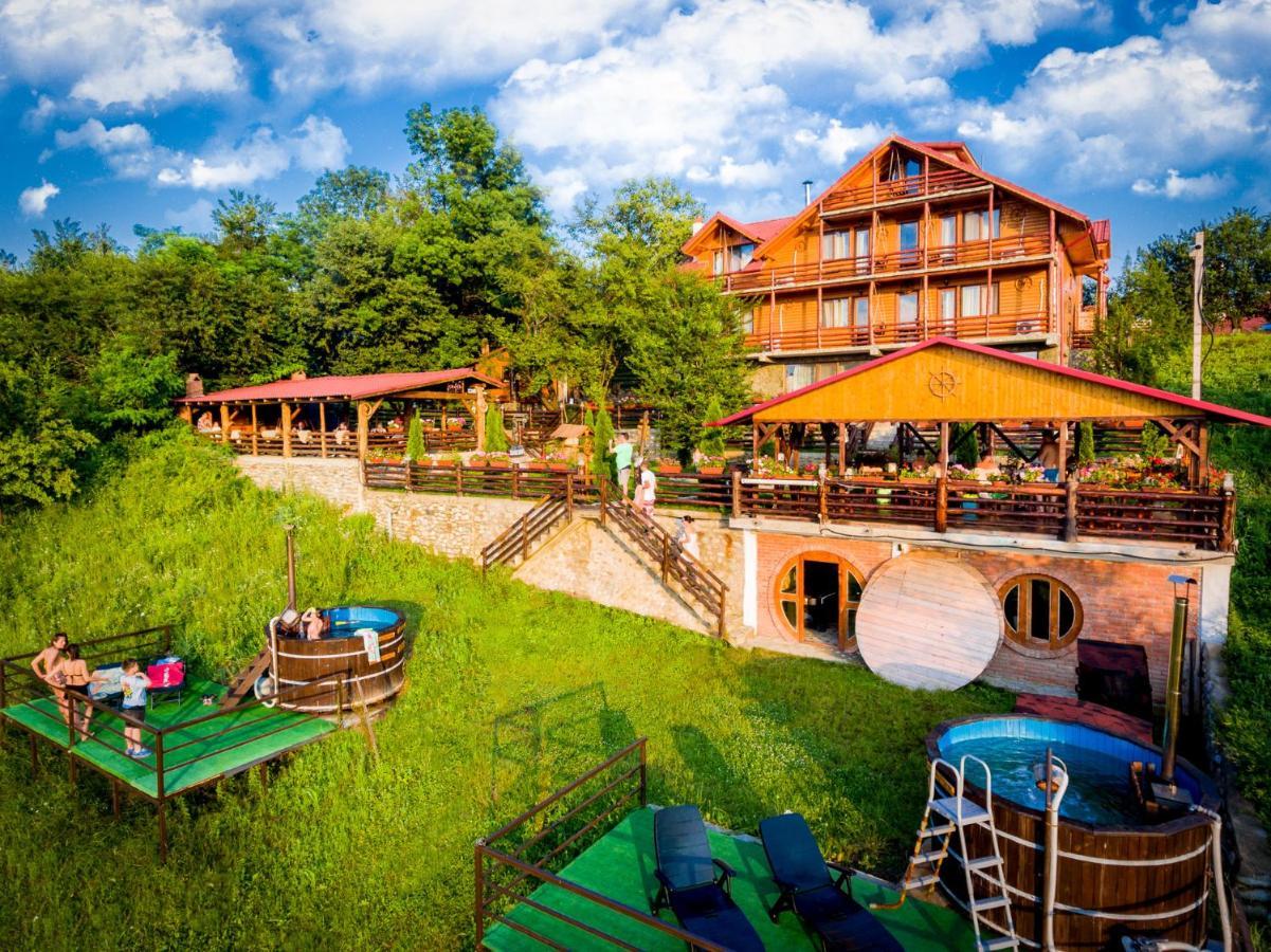 Pensiunea La Maria Hotel Poenari Bagian luar foto