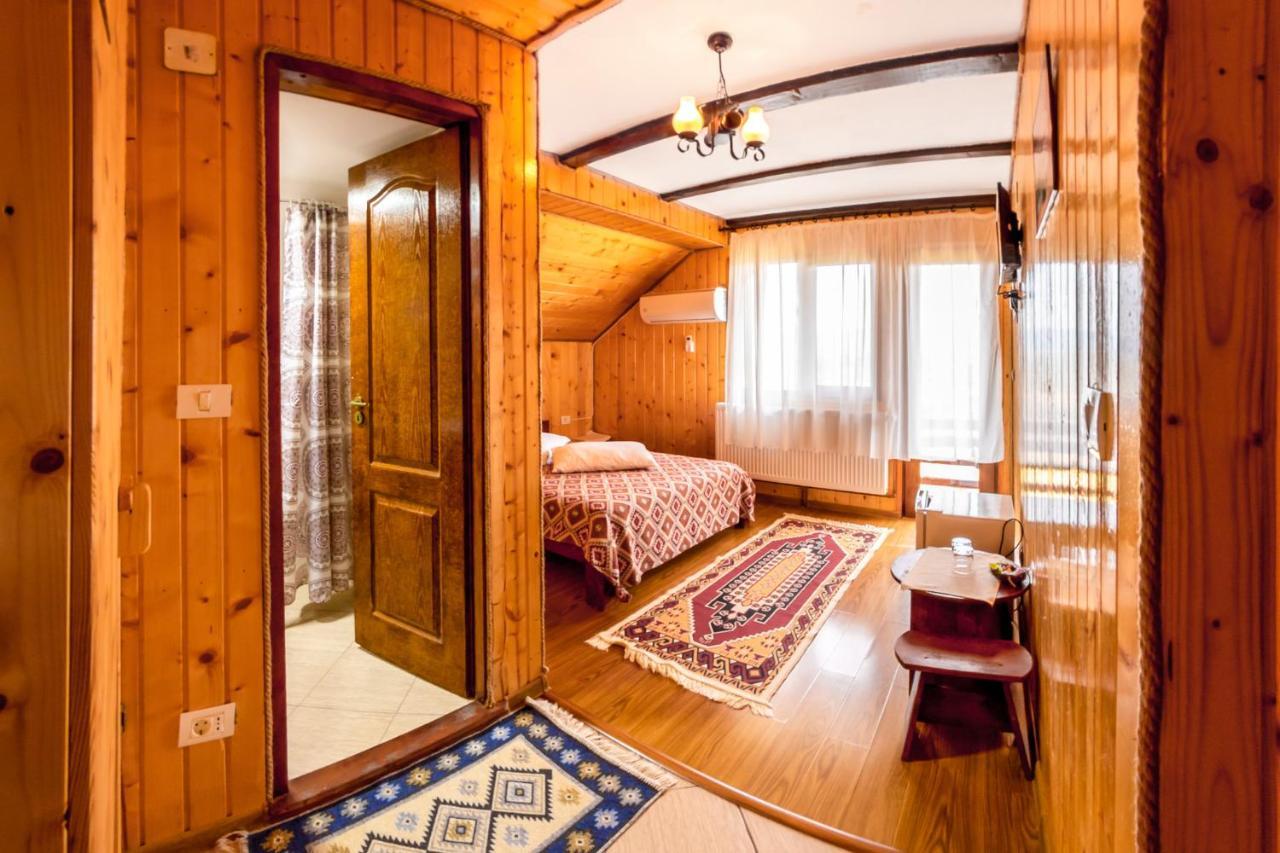 Pensiunea La Maria Hotel Poenari Bagian luar foto