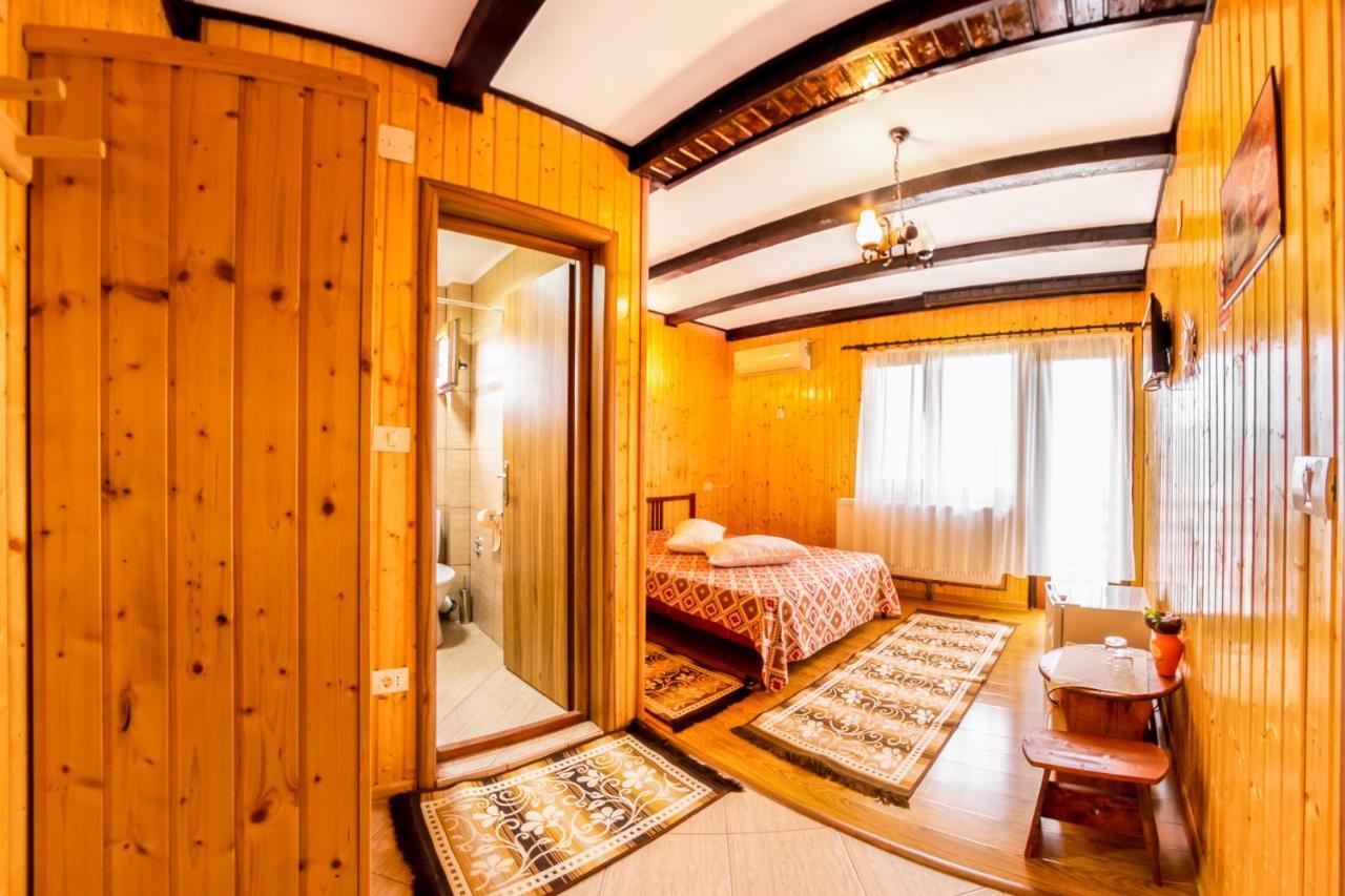 Pensiunea La Maria Hotel Poenari Bagian luar foto