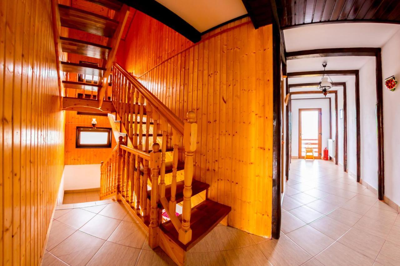 Pensiunea La Maria Hotel Poenari Bagian luar foto