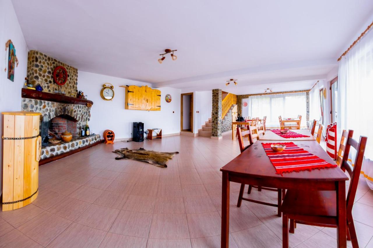 Pensiunea La Maria Hotel Poenari Bagian luar foto